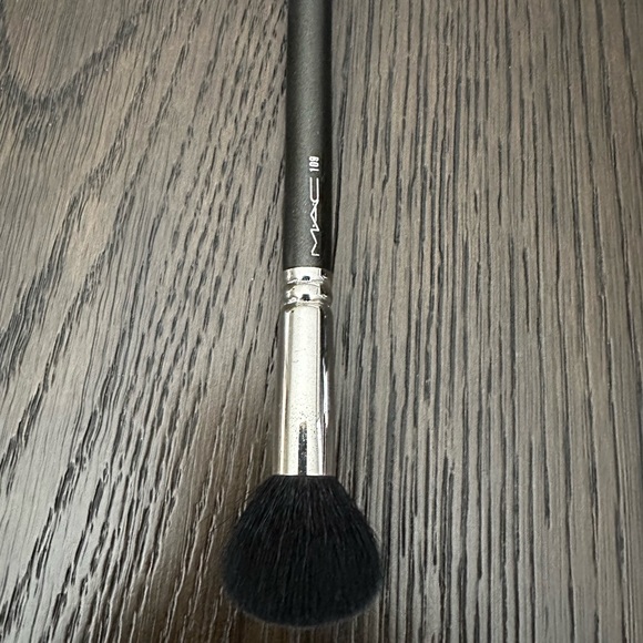 Mac 109 Contour Brush. Made in Japan - Picture 3 of 6